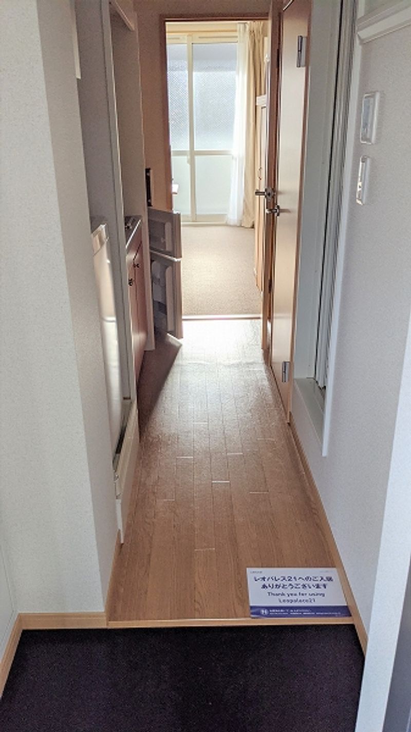 レオパレス城東ガーデン 玄関