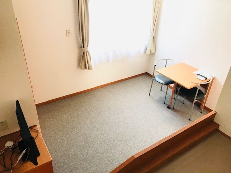 レオパレスアメジスト 居間
