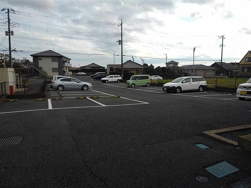 レオパレスグリーンフィールド２ 駐車場