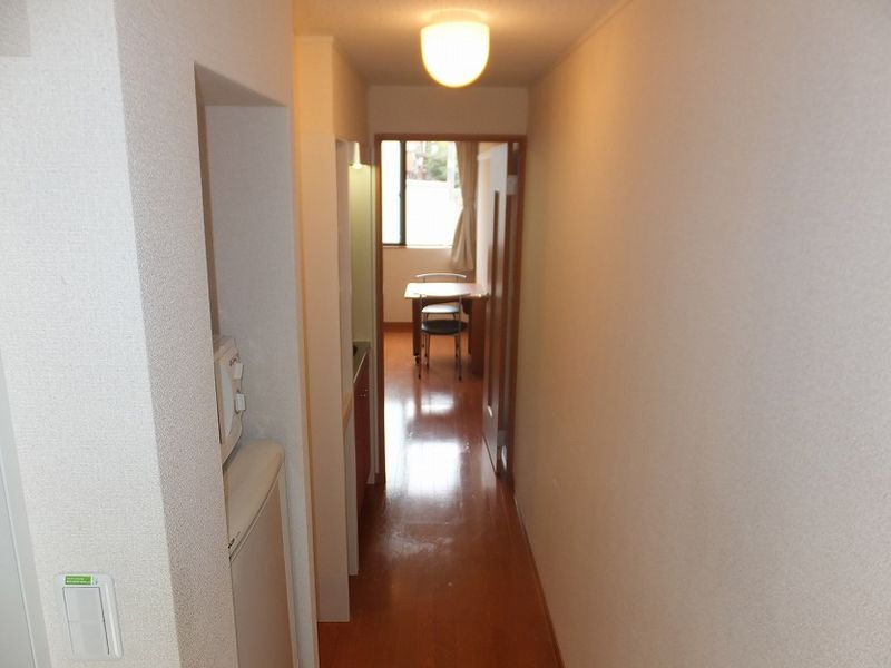 レオパレス白新 玄関
