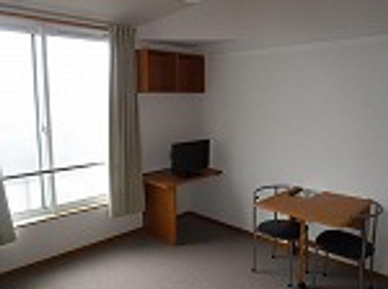 レオパレス中里 居間