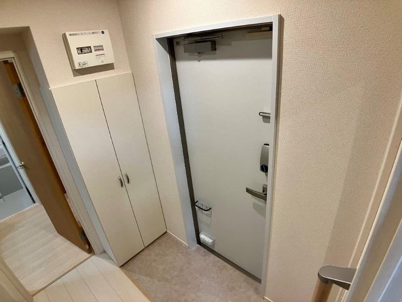 クレイノ清水せいわ 玄関