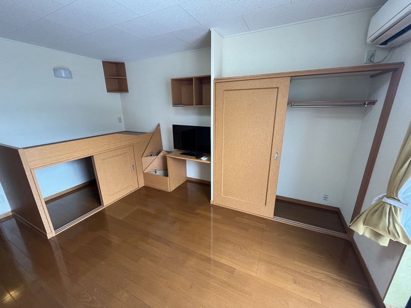レオパレスフォーサイト　松山 収納