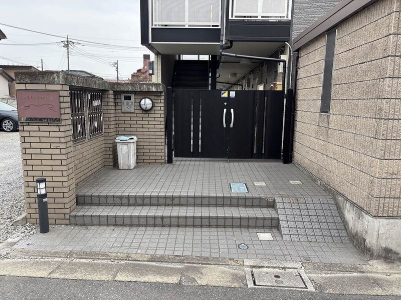 レオパレスクイント エントランス