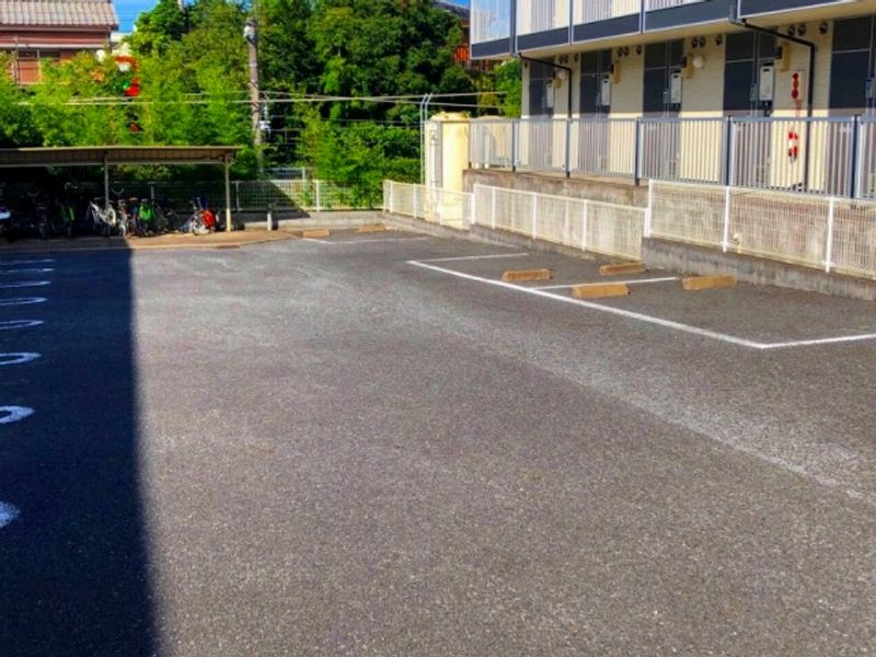 レオパレスオークス土気 駐車場