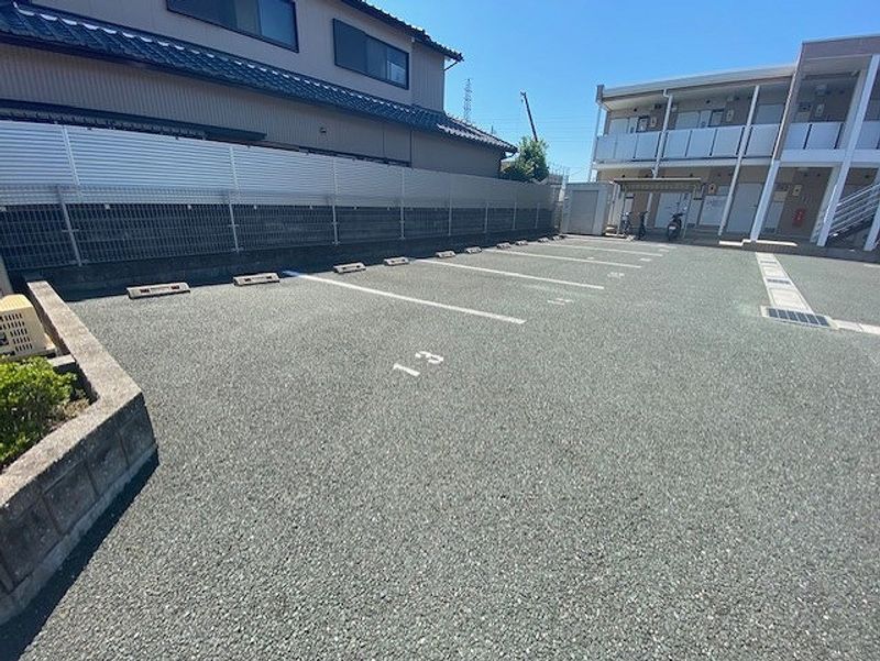 レオパレスサンバードＢ 駐車場