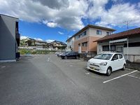 レオパレスシャルマンⅡ 駐車場