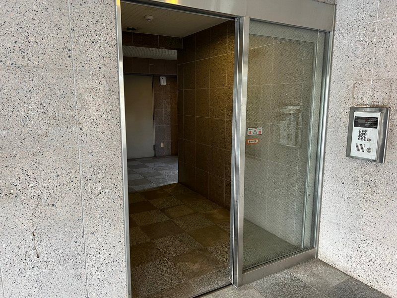 レオパレスグリーンバレー一番館 ロビー