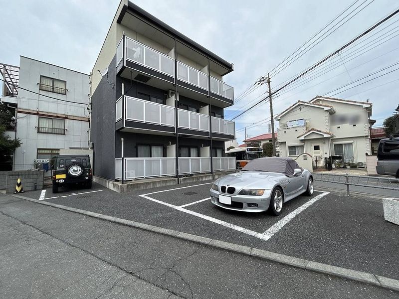 レオパレスクレシェンテ 駐車場