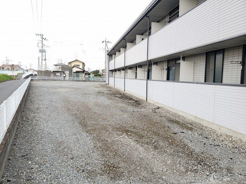 レオパレスリブェール 駐車場