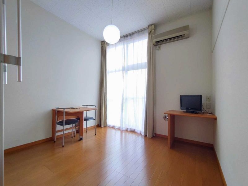 レオパレスＫＥ 居間