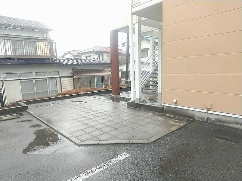 レオパレス鶴舞 エントランス