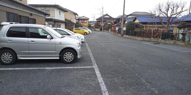 レオパレスさわら 駐車場