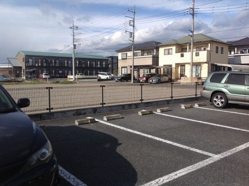 レオネクストエンブレム並榎 駐車場