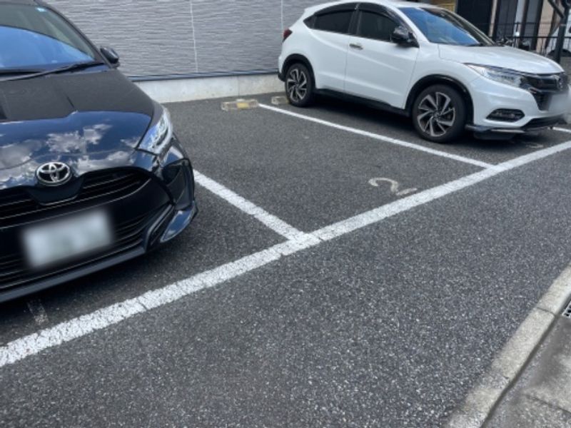 レオパレスファヴォーレ 駐車場