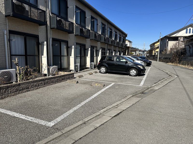 レオパレスグリーンヒルズ 駐車場