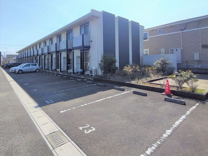 レオネクスト源藤Ⅴ 駐車場