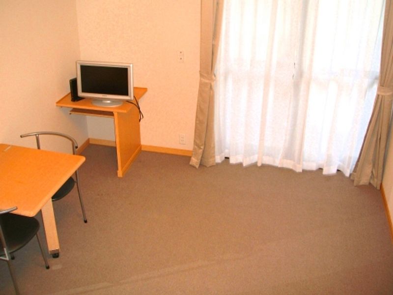 レオパレスセンターヴィレ 居間