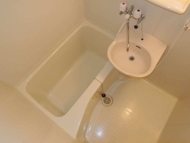 レオパレスフリーダ南５条 風呂