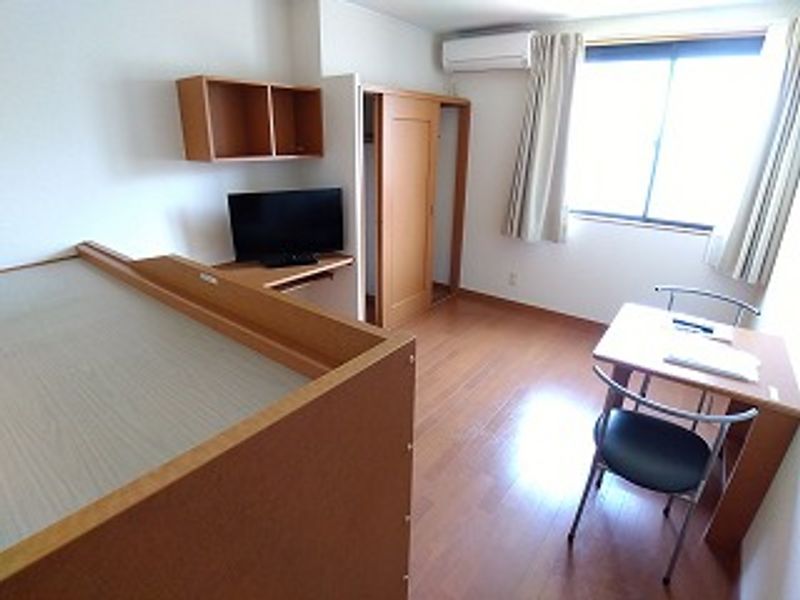 レオパレスラ　ネージュ 居間