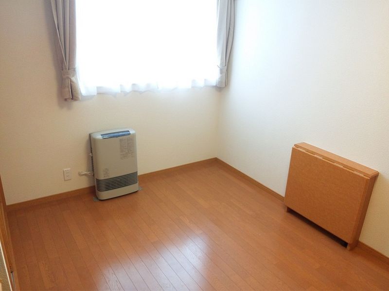 レオパレスハッピネス 居間