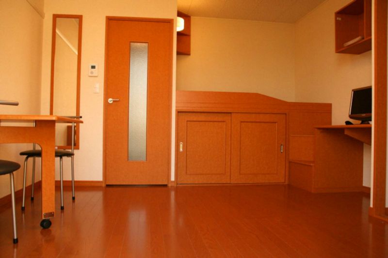 レオパレスサンモール新町 居間
