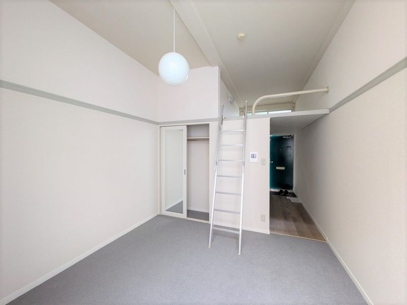 レオパレスビエンべニード 居間