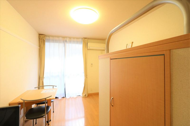 レオパレス今屋敷 居間