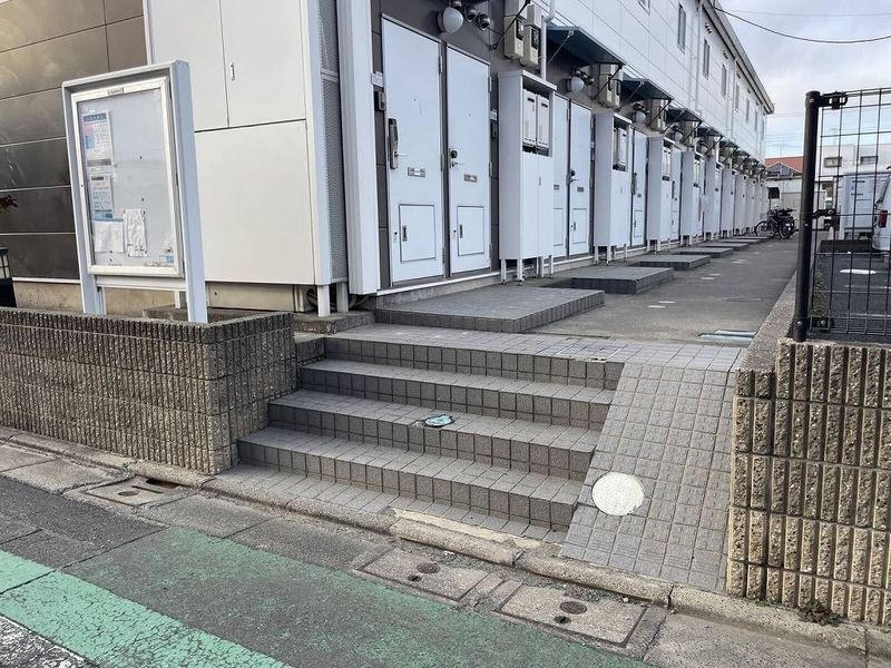 レオパレスカガヤキⅠ エントランス