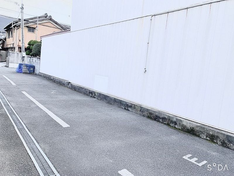 レオパレスル・ベル 駐車場
