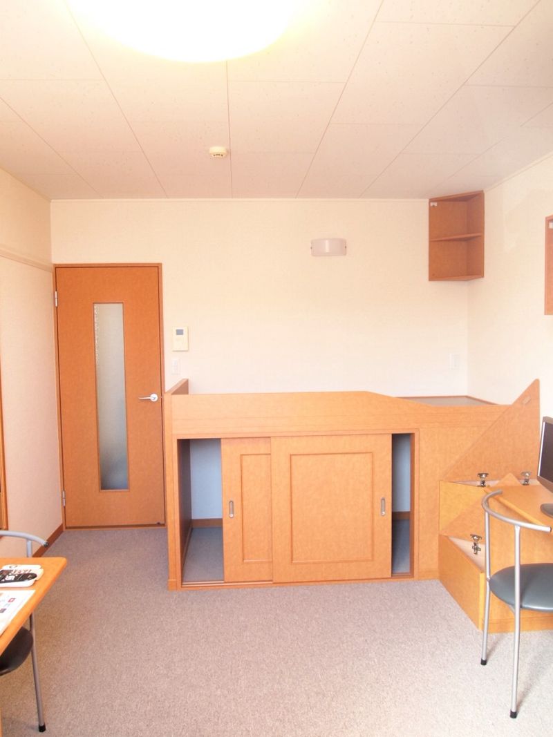 レオパレスコーポ　バードヒル 居間