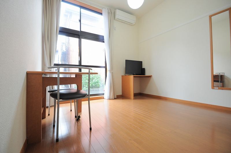 レオパレスフレッシュ汐垂 居間