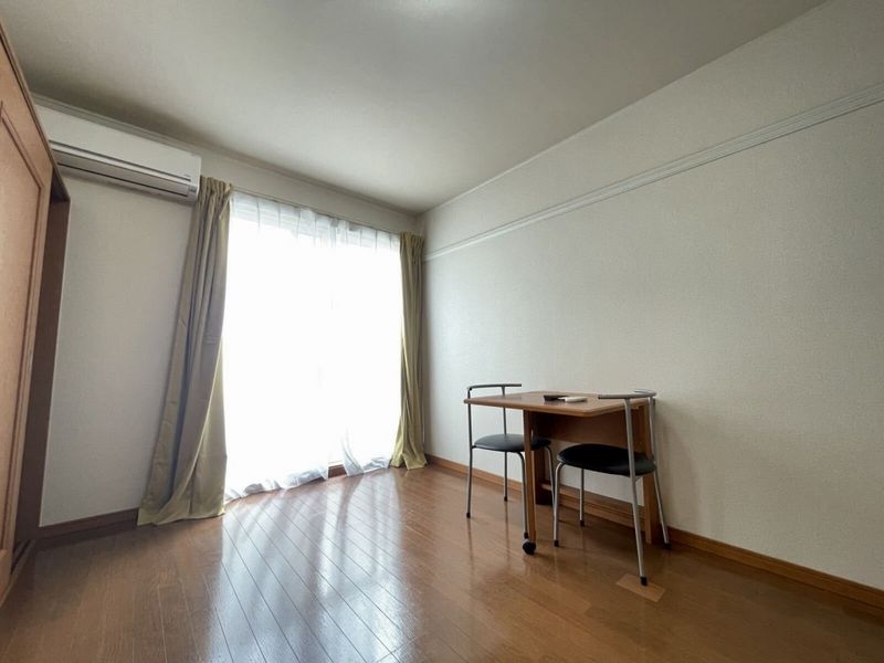 レオパレスルミエールⅢ 居間