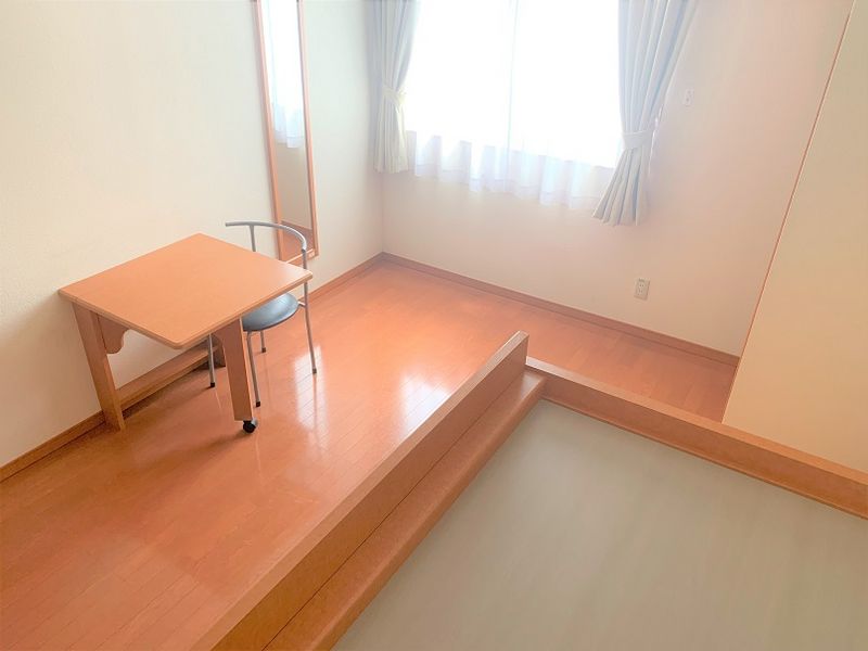 レオパレス原別 居間