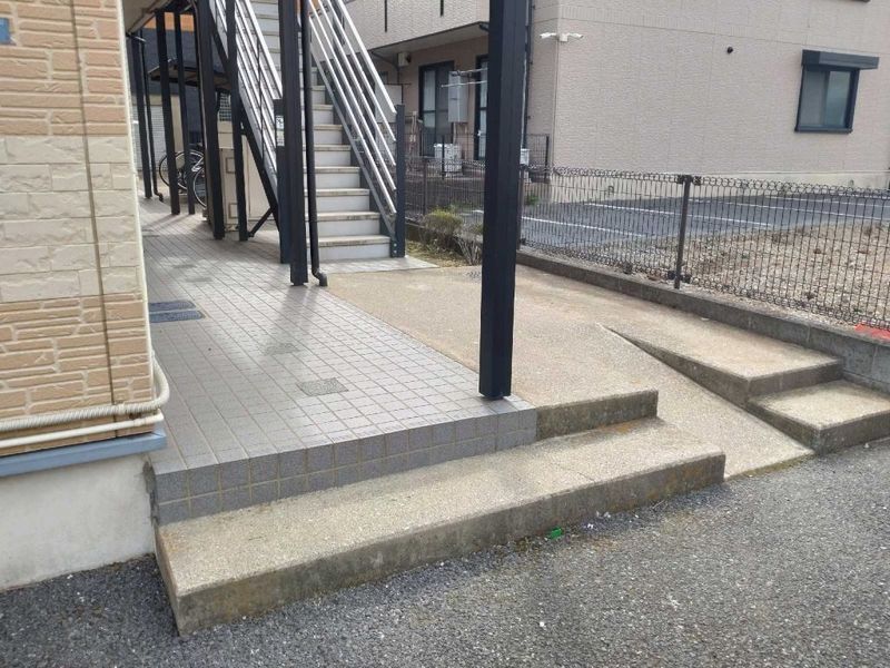 レオパレスサンピュア丸山 エントランス