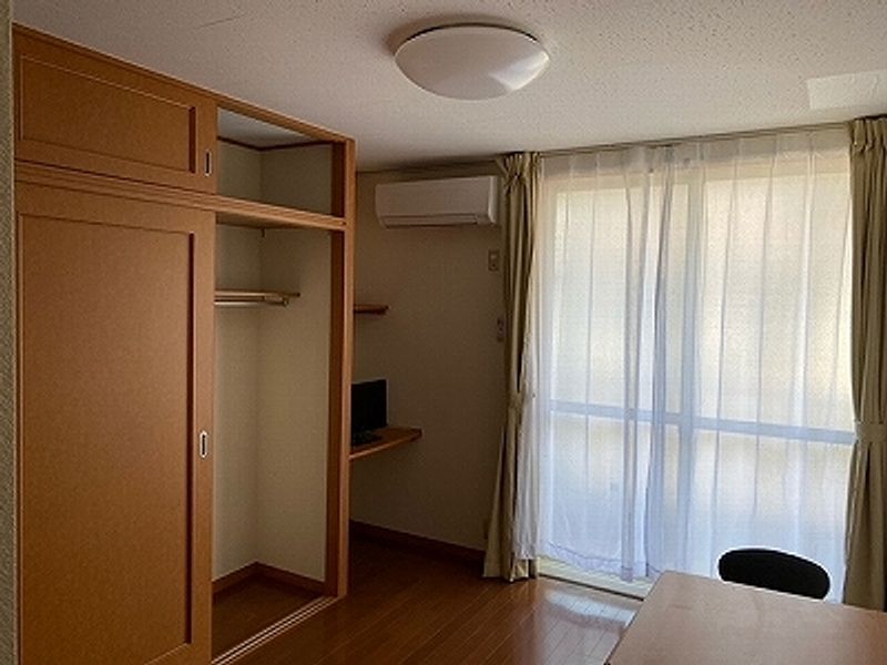レオパレスリベェールヤマダ２ 居間