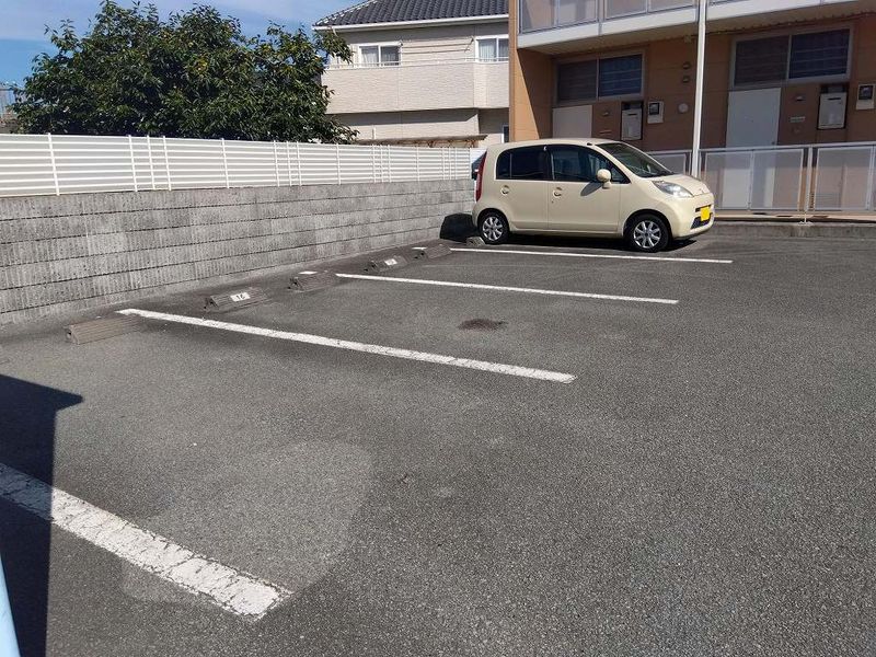 レオパレスレ・エスペランス 駐車場