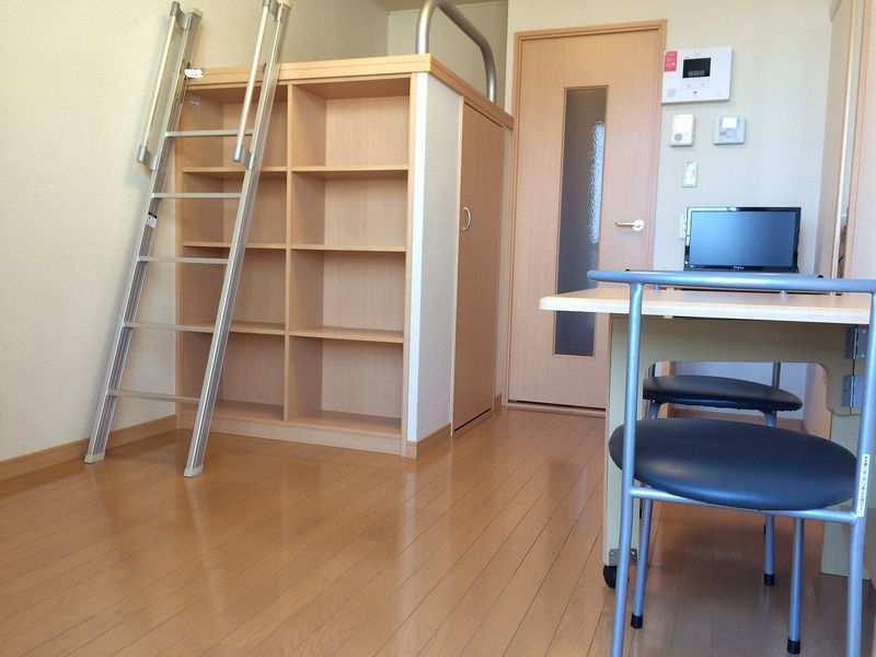 レオパレスロイヤルパーム 居間