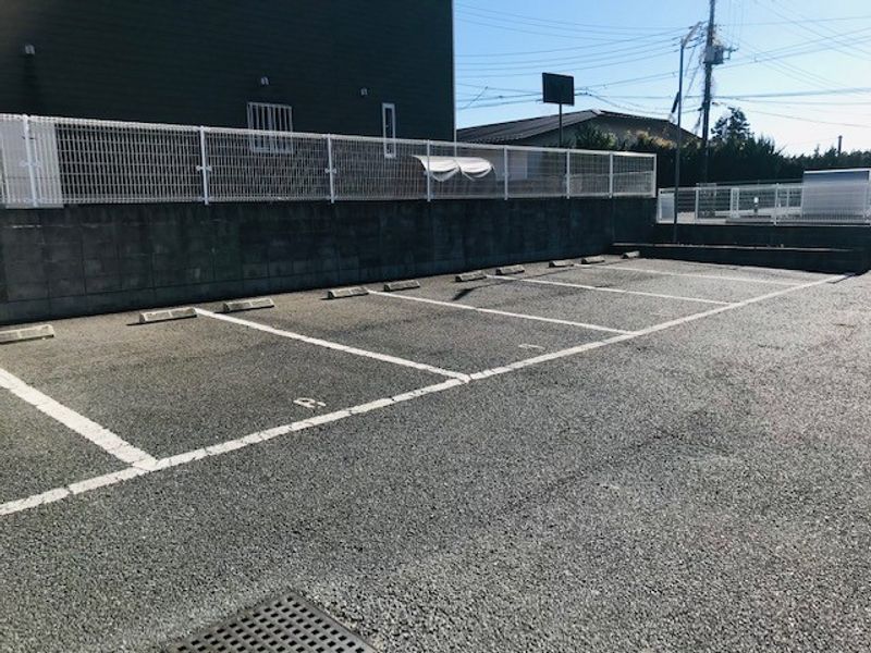 レオパレスヒルフォート 駐車場