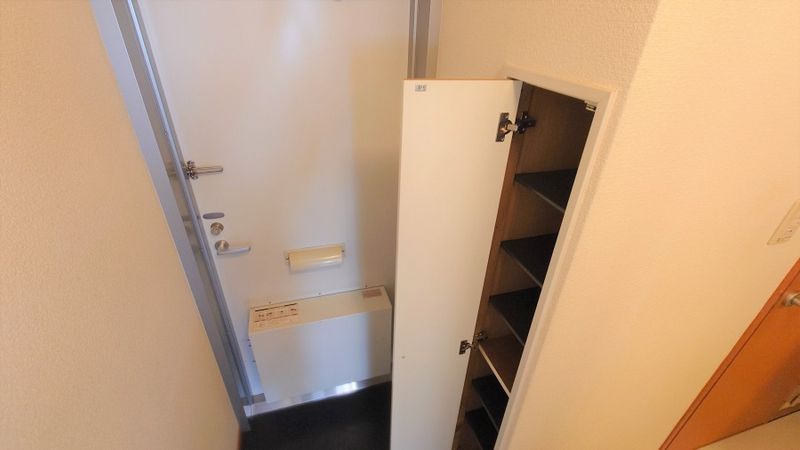 レオパレスシャンテ 玄関