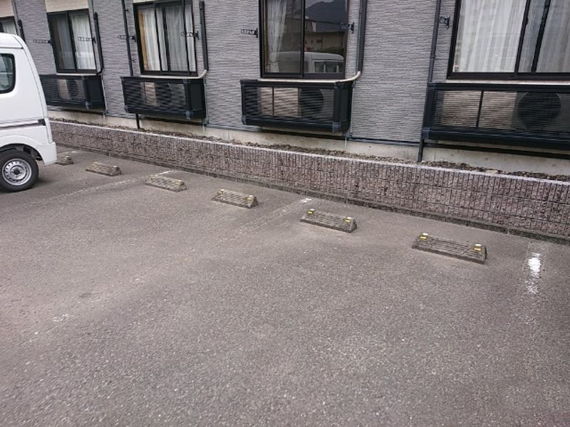 レオパレス鉄輪 駐車場
