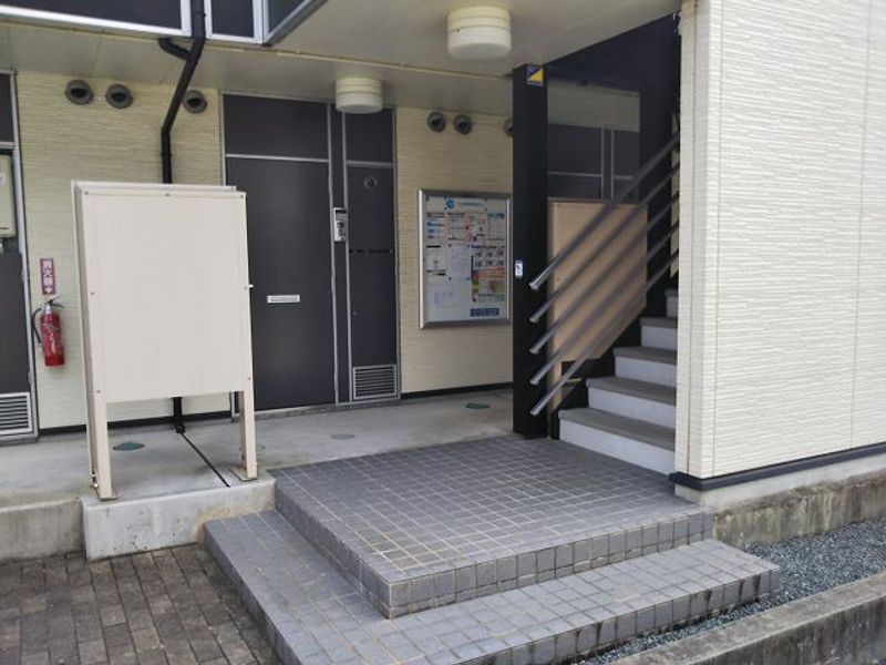 レオパレスオバタ　原町 エントランス
