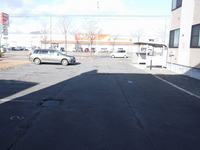 レオパレスアルテート 駐車場