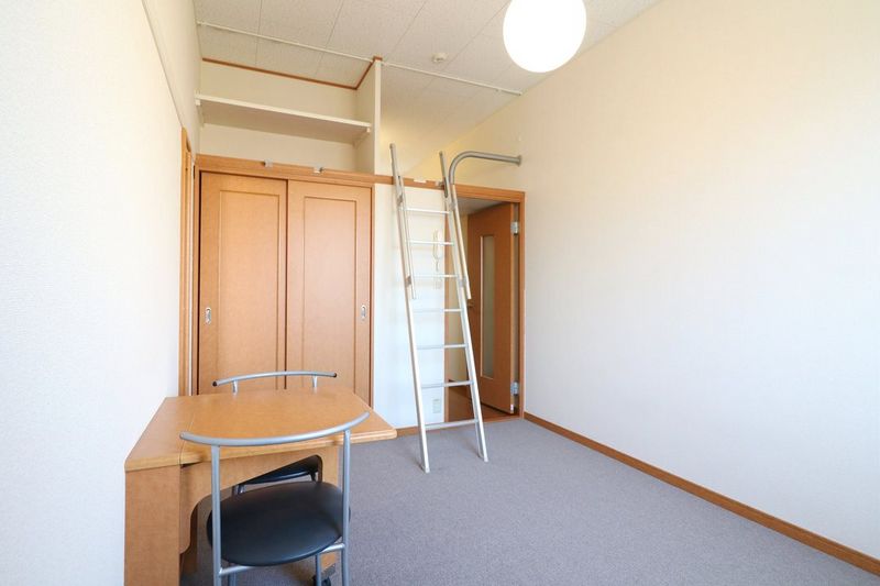 レオパレスウェストスター 居間