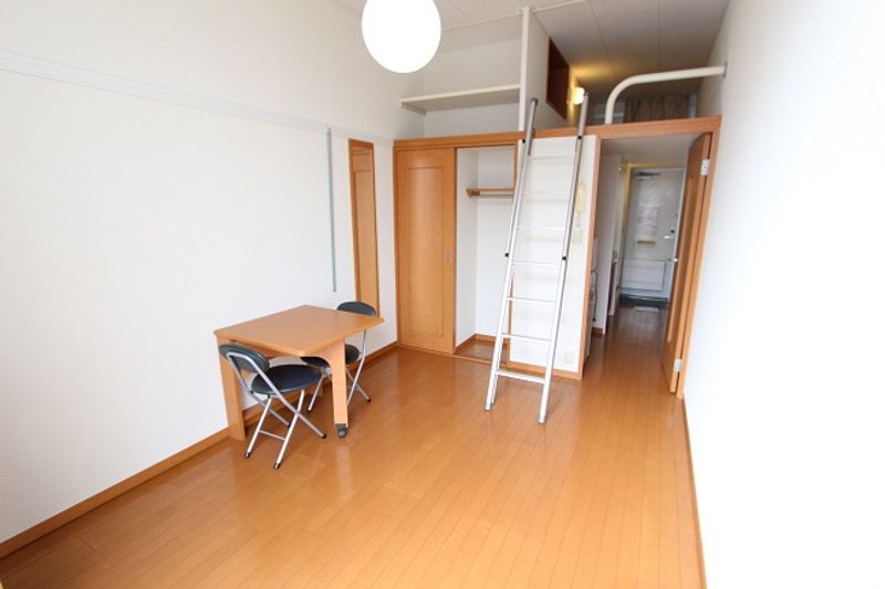 レオパレス藤仁 居間
