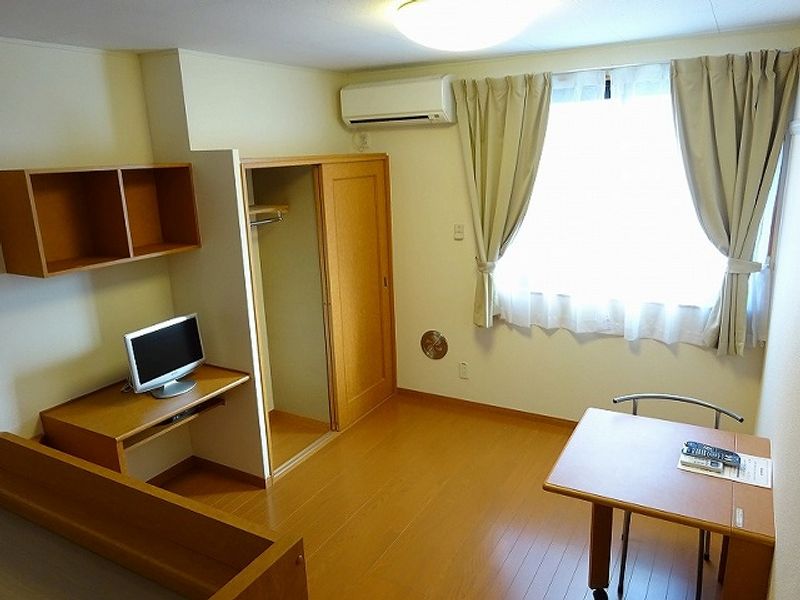レオパレス日向坂 居間