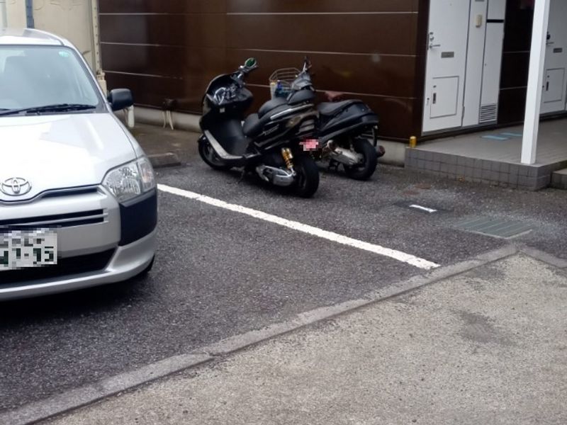 レオパレスカテナチオ 駐車場