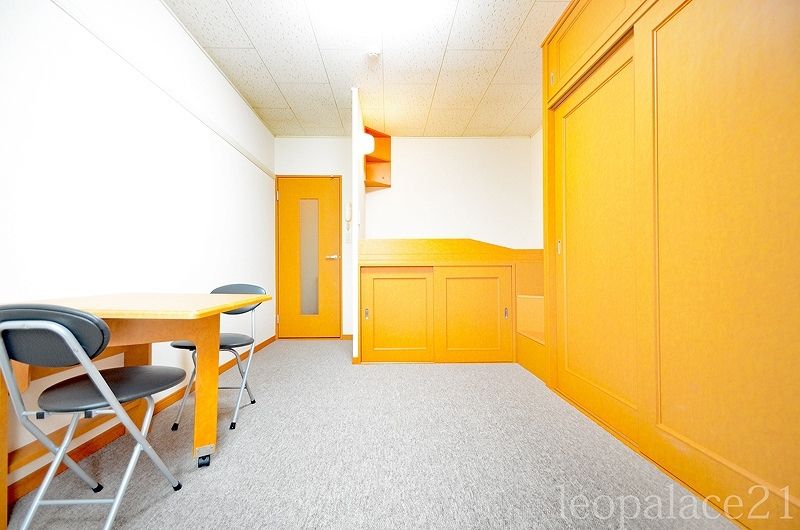 レオパレス松ヶ丘 居間