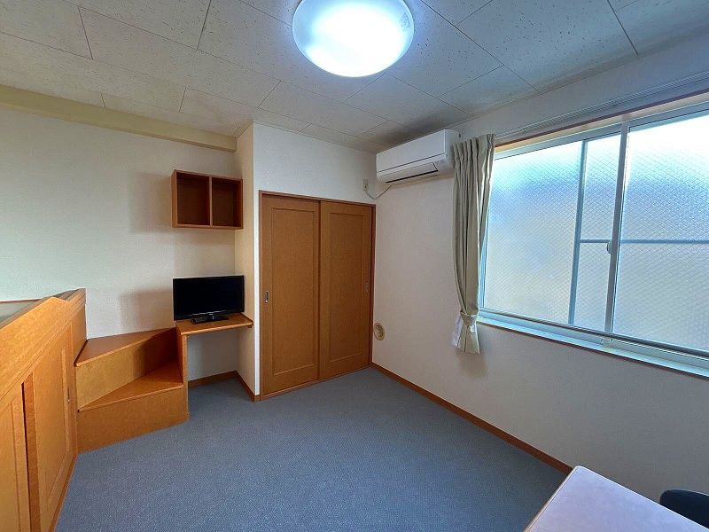 レオパレスリベル丸山 居間