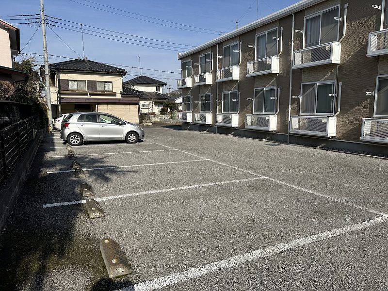 レオパレスヴィブアン 駐車場